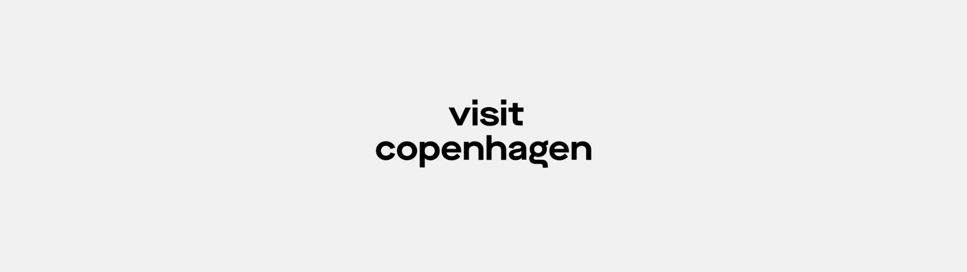 Logoet for visit copenhagen præsenteres på en hvid baggrund med minimalistisk og elegant skandinavisk stil.